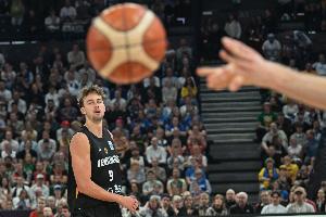 出手不多！小瓦格纳首节2投1中&2罚2中得到4分1助攻