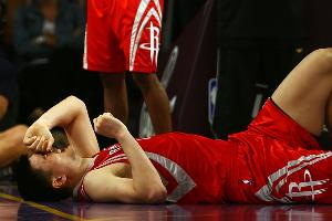 韦德：姚明就是被伤病毁了 若他不受伤奥尼尔对他根本无能为力