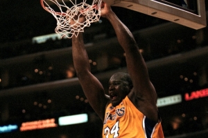 杨毅：奥尼尔的篮下技术不是霍华德能比的 脚步&传球都要更强