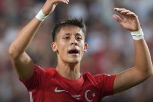 鼻青脸肿土耳其世界排名27+首发身价2亿，却遭西班牙6球暴打