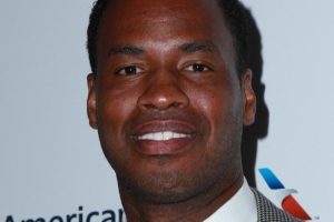 美记：NBA退役老将&联盟大使杰森-科林斯正在接受脑肿瘤治疗