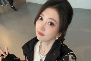 无畏契约主持人V嘉晒照：很难想象一个人可以手舞足蹈开心成这样