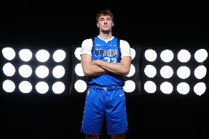 新秀合同4年6273万！弗拉格妈妈为儿子首辆车设置18万的价格上限