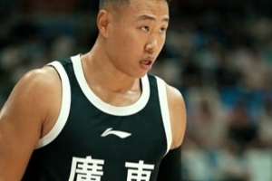 贺希宁晒比赛视频：变深的不仅只有肤色 还有场上努力的态度