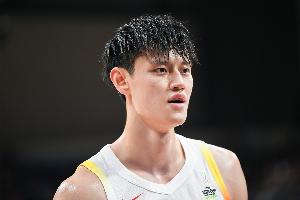 体坛周报：曾凡博加入篮网与球队一起训练后得到了不错的评价