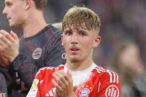 17岁拜仁小将伦纳特-卡尔荣获德国足协颁发的弗里茨-瓦尔特奖银牌