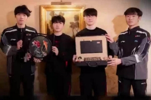 BLG为T1送上螺钿象棋与非遗蜀绣：Faker与Keria称赞原画细节