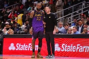 雷迪克：每位球员都需要扮演好自己的角色 不论詹姆斯在场与否