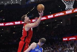 媒体人：申京表现妥妥的约基奇级别 亚历山大证明了MVP的实力