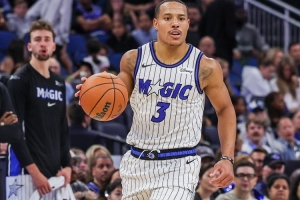 手感在线！贝恩首节出战8分钟 5中3&三分2中2拿到10分