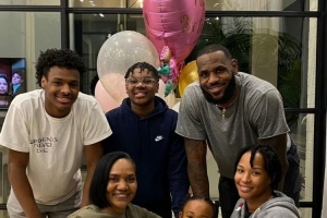 詹姆斯：年轻时我想要能培养孩子的伴侣 现在就无法接受家庭主妇