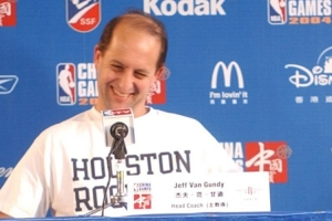 稳定环境对新秀很重要！汤帅换成范甘迪后 火箭对姚明的定位剧变