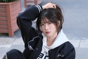 主持人骆歆晒照：穿上全新战袍来给LPL打call了！！！