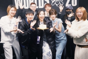 余霜分享生活与工作照：⚗️是拥有很多很多爱的一天！！