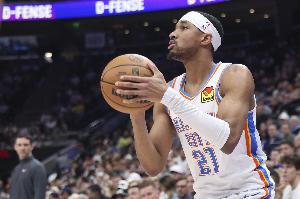 打得不错！阿隆-维金斯14投7中&三分9中5得到23分9板1帽