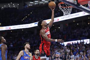 没有状态！阿门半场2中0仅拿4分1板 4次犯规