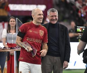 重返主场观赛！罗本：拜仁此刻几乎不可战胜，我们是欧冠决赛热门