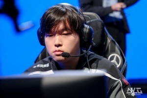 热搜要害我Bin哥啊！BLG不敌TES后#Bin 16强退役#冲上热搜第二