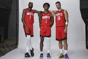 谁的问题？最后一攻战术是给申京的 KD没看他传给了0出手的阿门