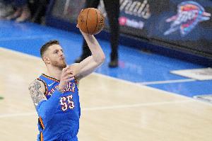 轻松两双！哈滕出战29分钟 13中7拿到14分10板2助2断&正负值+16