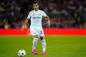 国米官方：姆希塔良左大腿屈肌不适，未来几天将重新评估伤情