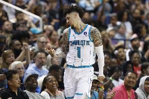 黄蜂主帅：我喜欢三球的防守表现 他的拼劲能感染全队