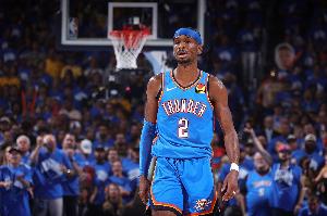 戴格诺特：亚历山大更擅长掌控比赛了 传球和临场判断都很出色