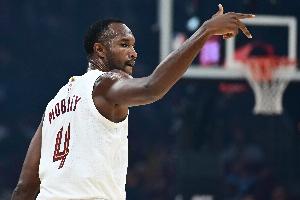 全面且稳健！莫布里13中5&12罚全中拿23分 另有8板6助3断2帽