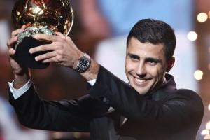 一年前的今天，罗德里成为金球奖得主 ​​​