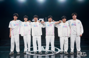 还有猛料？爆料称：疑似去年亚军后BLG团建现场，前主教练还带Bin去PC？