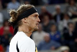 兹维列夫2-1击败卡拉贝利，晋级巴黎大师赛16强