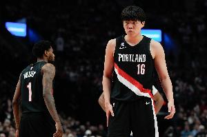 媒体人：瀚森枯坐板凳不如去发展联盟 实战是提升球技的最佳途径