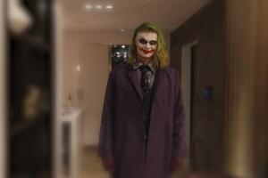 几分像？哈兰德万圣节扮“小丑”去商店买尿布，被轻松认出