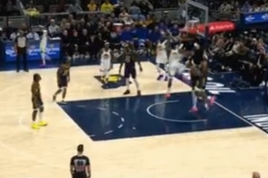 连续轰炸篮筐！库明加试探步突破防守后双手暴扣！