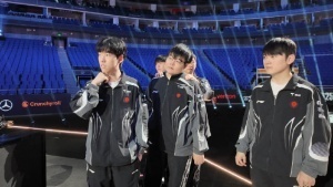 TES粉丝怒喷Kanavi：这打野明年还能在lpl找到工作 只能说lpl膝盖直不起来