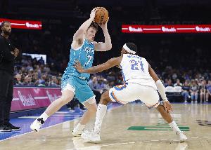 克尼佩尔：过去两场我有点过于执着三分了 想重新找回突破的节奏