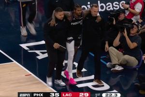 希望无碍！杰伦·格林捂着右腿筋离场了！左腿筋刚康复！