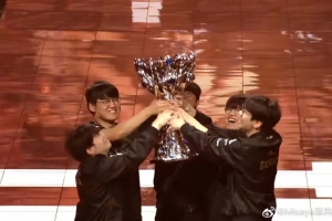 若风：三冠王，在如今的Faker身上实现，书写传奇最浓到一笔