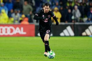 TA：拉波尔塔想在诺坎普外为梅西立雕像 巴萨主席竞选影响签凯恩