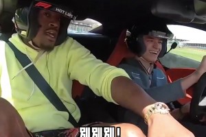 巴特勒F1赛道体验 没想到硬汉也有害怕的东西