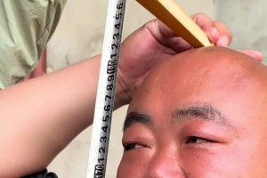 帮忙看看这位兄弟190的身高，是不是打篮球的料