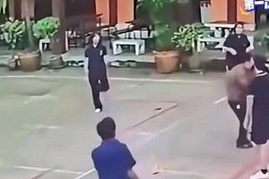 国产扣将！1米70小哥上演残暴飞天自抛自扣！