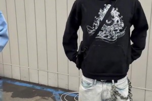 街头采访布朗尼的穿搭，这一身得多少钱啊？
