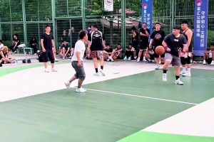大家来裁判一下？野球场这球你怎么看