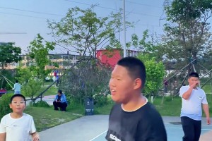 兄弟们，这球你怎么看？…...