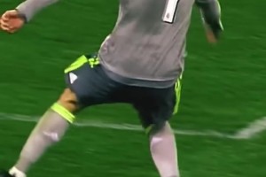 绝妙进球！C罗脚后跟内切完成世界波破门！