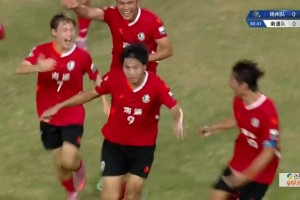 最强9号带刀中卫！南通队黄蒋大亚禁区乱战破门+SIU庆祝