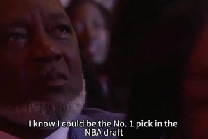 霍华德荣升名人堂！并表达对父亲的感激之情