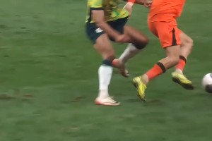 网友现场实拍：拜合拉木是很拼，但是技术确实糙了一点