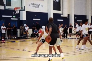 刘凯源和队友在西班牙街头比拼谁先到，融入得这么好真是少见